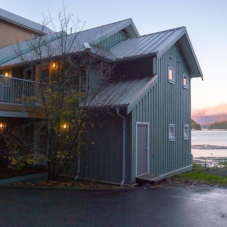 Waterfront View Of The Inlet, Short Walk To Town Appartement Tofino Buitenkant foto