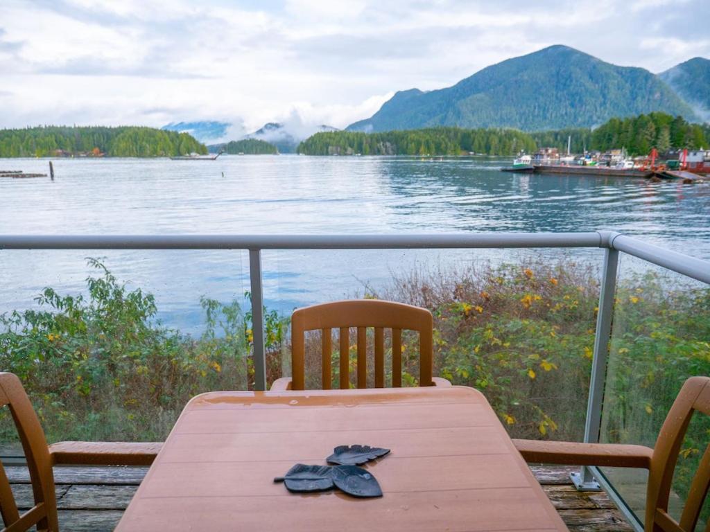 Waterfront View Of The Inlet, Short Walk To Town Appartement Tofino Buitenkant foto