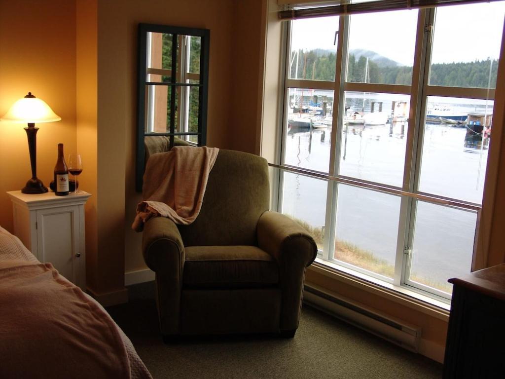 Waterfront View Of The Inlet, Short Walk To Town Appartement Tofino Buitenkant foto