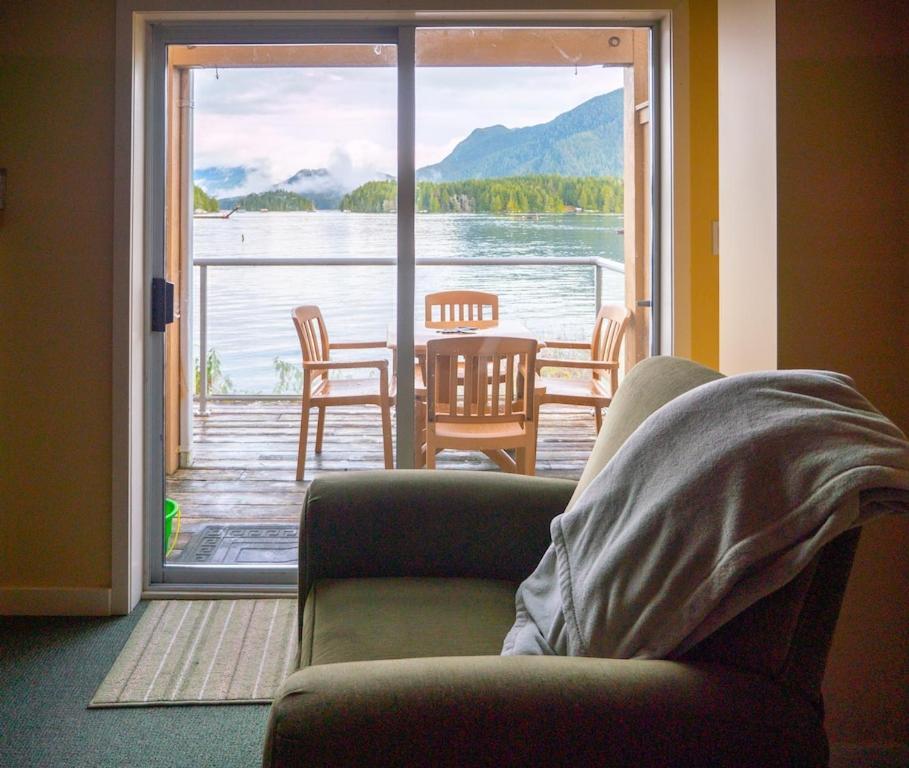 Waterfront View Of The Inlet, Short Walk To Town Appartement Tofino Buitenkant foto
