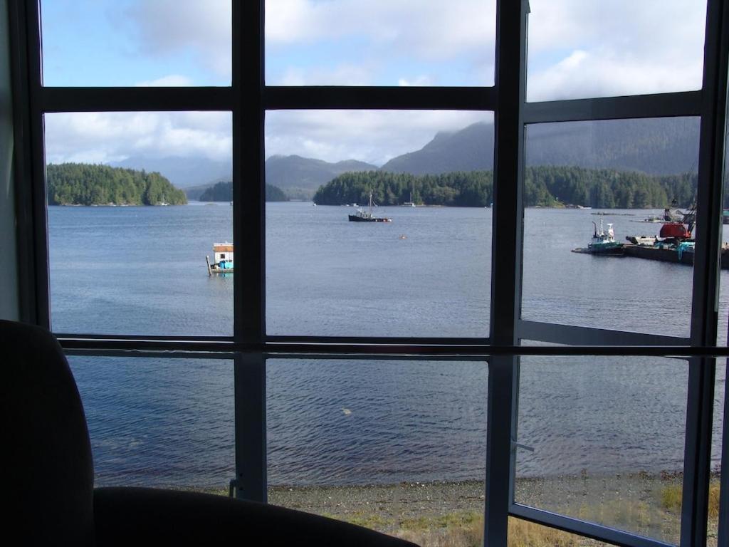 Waterfront View Of The Inlet, Short Walk To Town Appartement Tofino Buitenkant foto